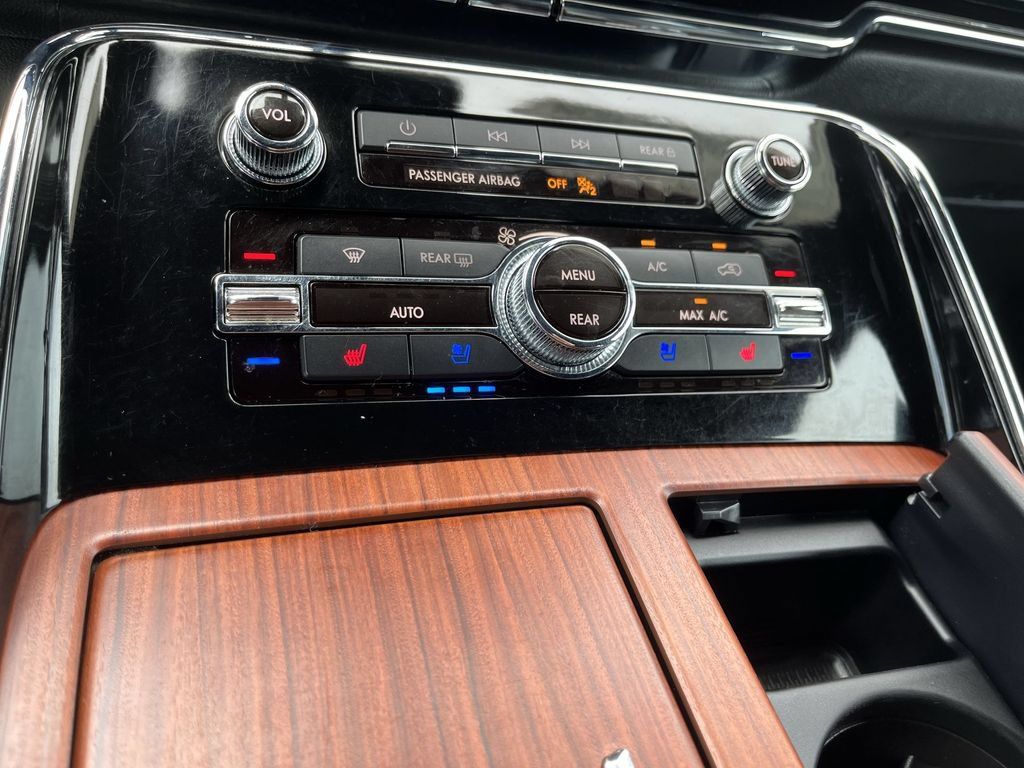 Used 2022 Lincoln Navigator Reserve AWD/4WD image 19