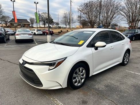 Used 2025 Toyota Corolla LE image 8
