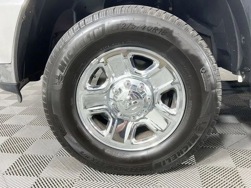 Used 2018 RAM 2500 Tradesman w/ Chrome Appearance Group AWD/4WD image 29