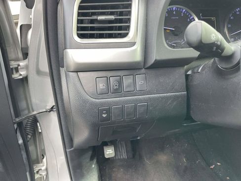 Used 2018 Toyota Highlander Plus image 30