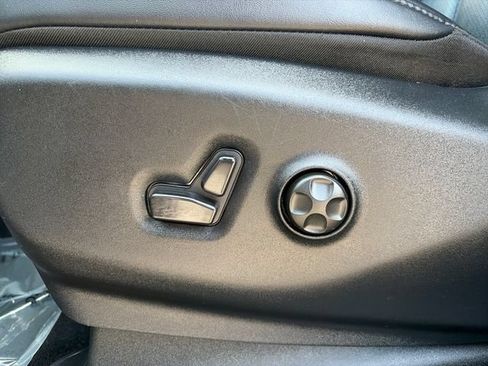 Used 2025 Chrysler Pacifica Select FWD image 27