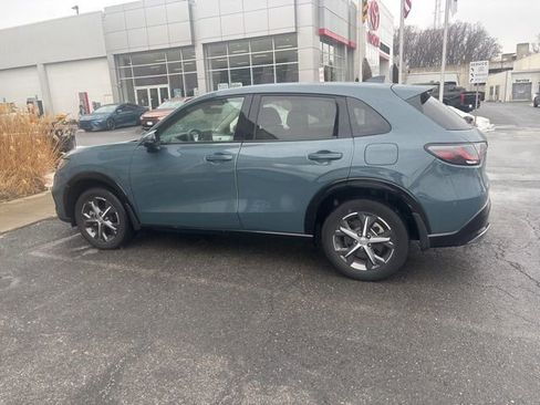 Used 2023 Honda HR-V EX-L image 2