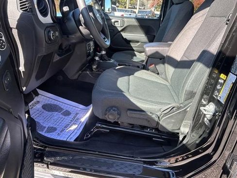 Used 2024 Jeep Gladiator Sport image 14