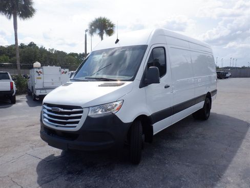 Used 2020 Freightliner Sprinter 3500 RWD image 24