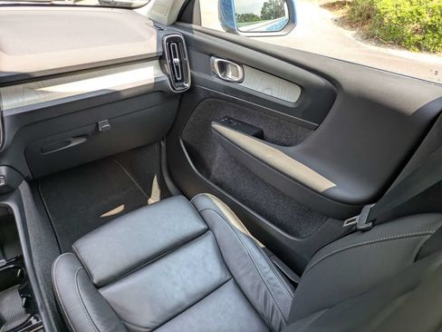 Certified 2023 Volvo XC40 B5 Plus w/ Protection Package Premier AWD/4WD image 17