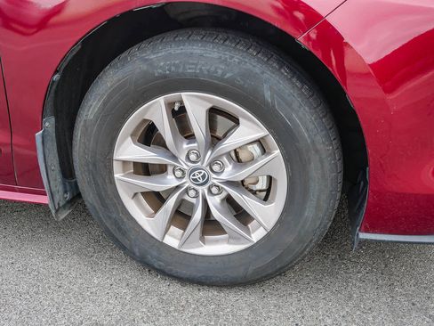 Used 2021 Toyota Sienna XLE w/ XLE Plus Package FWD image 7