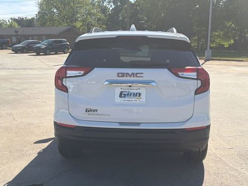 Used 2024 GMC Terrain SLE w/ Driver Convenience Package FWD image 6