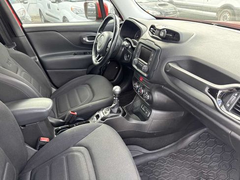 Used 2017 Jeep Renegade Altitude FWD image 10