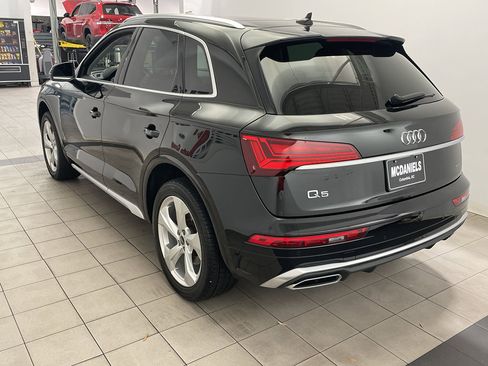 Used 2023 Audi Q5 2.0T Prestige w/ Prestige Package image 6