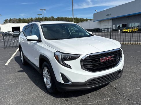 Used 2020 GMC Terrain SLE w/ Driver Convenience Package image 4