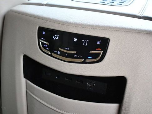 Used 2017 Cadillac Escalade ESV Luxury image 52