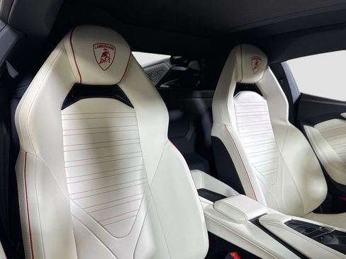 Used 2026 Lamborghini Revuelto AWD/4WD image 17