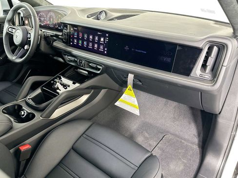 New 2025 Porsche Cayenne Turbo image 28