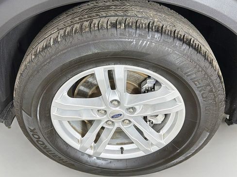 Used 2024 Ford Explorer XLT w/ Equipment Group 202A AWD/4WD image 18