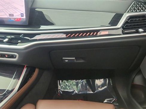 Used 2025 BMW X7 M60i image 41