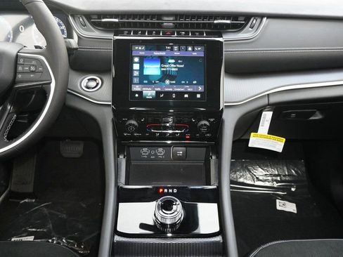 New 2025 Jeep Grand Cherokee Altitude image 8