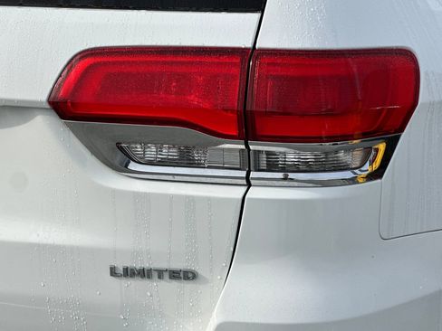 Used 2018 Jeep Grand Cherokee Limited image 14