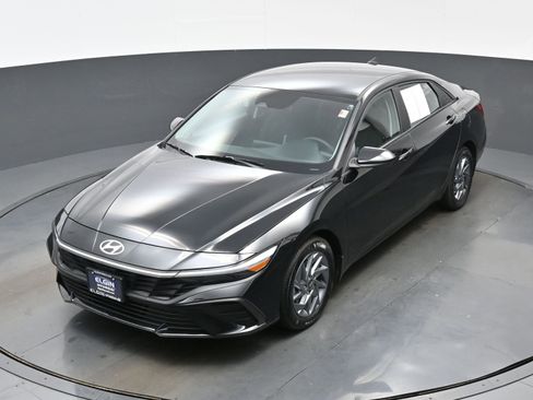 Used 2024 Hyundai Elantra SEL FWD image 30
