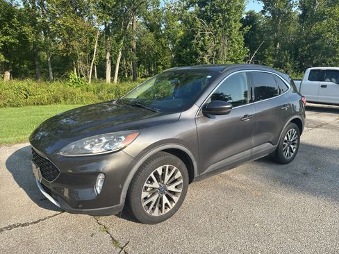 Used 2020 Ford Escape Titanium AWD/4WD image 2