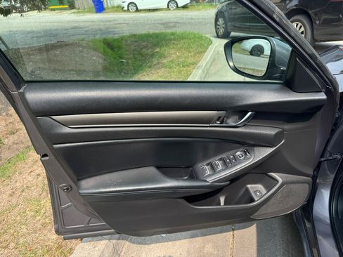 Used 2018 Honda Accord LX image 12