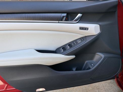 Used 2018 Honda Accord Touring image 41