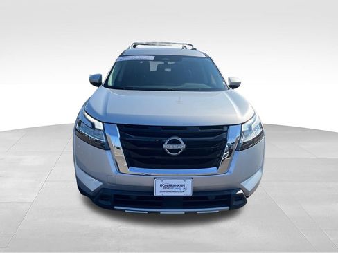 Used 2024 Nissan Pathfinder SL AWD/4WD image 8