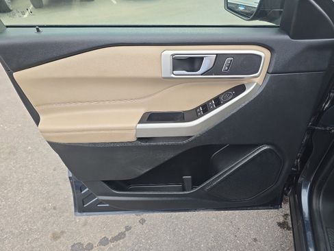 Used 2022 Ford Explorer XLT w/ Equipment Group 202A image 11