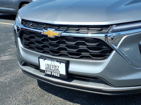 Used 2025 Chevrolet Trax LT w/ Driver Confidence Package FWD image 33