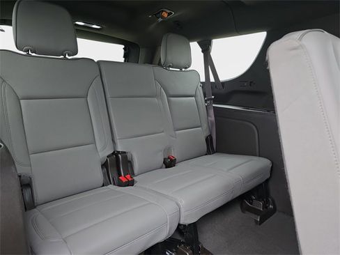 Used 2023 GMC Yukon XL SLT w/ SLT Premium Package image 16