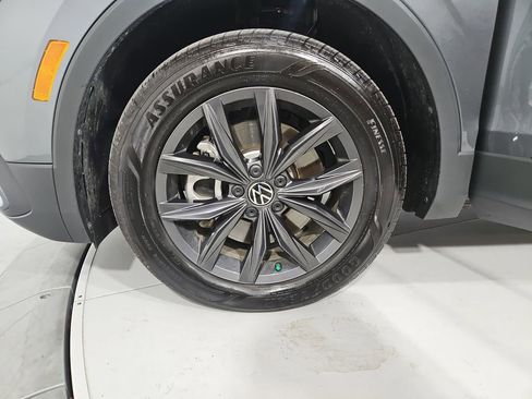 Certified 2024 Volkswagen Tiguan SE w/ Panoramic Sunroof Package image 30