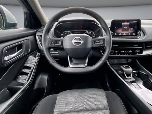 Used 2025 Nissan Rogue SV AWD/4WD image 9