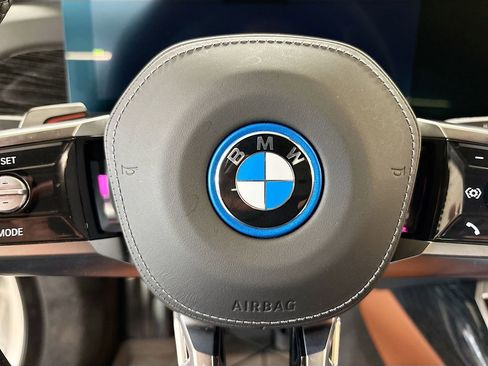 Used 2024 BMW i7 xDrive60 AWD/4WD image 23