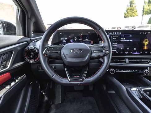 Used 2025 Chevrolet Equinox EV RS FWD image 23