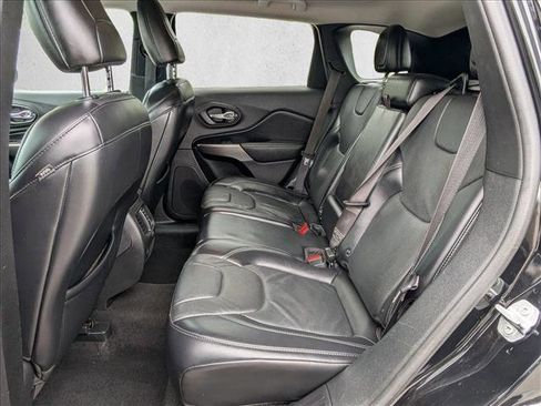 Used 2019 Jeep Cherokee Limited AWD/4WD image 17