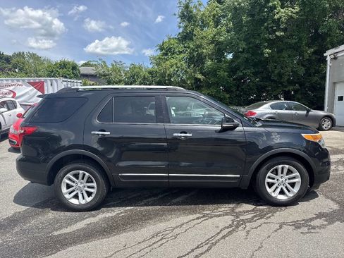 Used 2012 Ford Explorer XLT AWD/4WD image 9