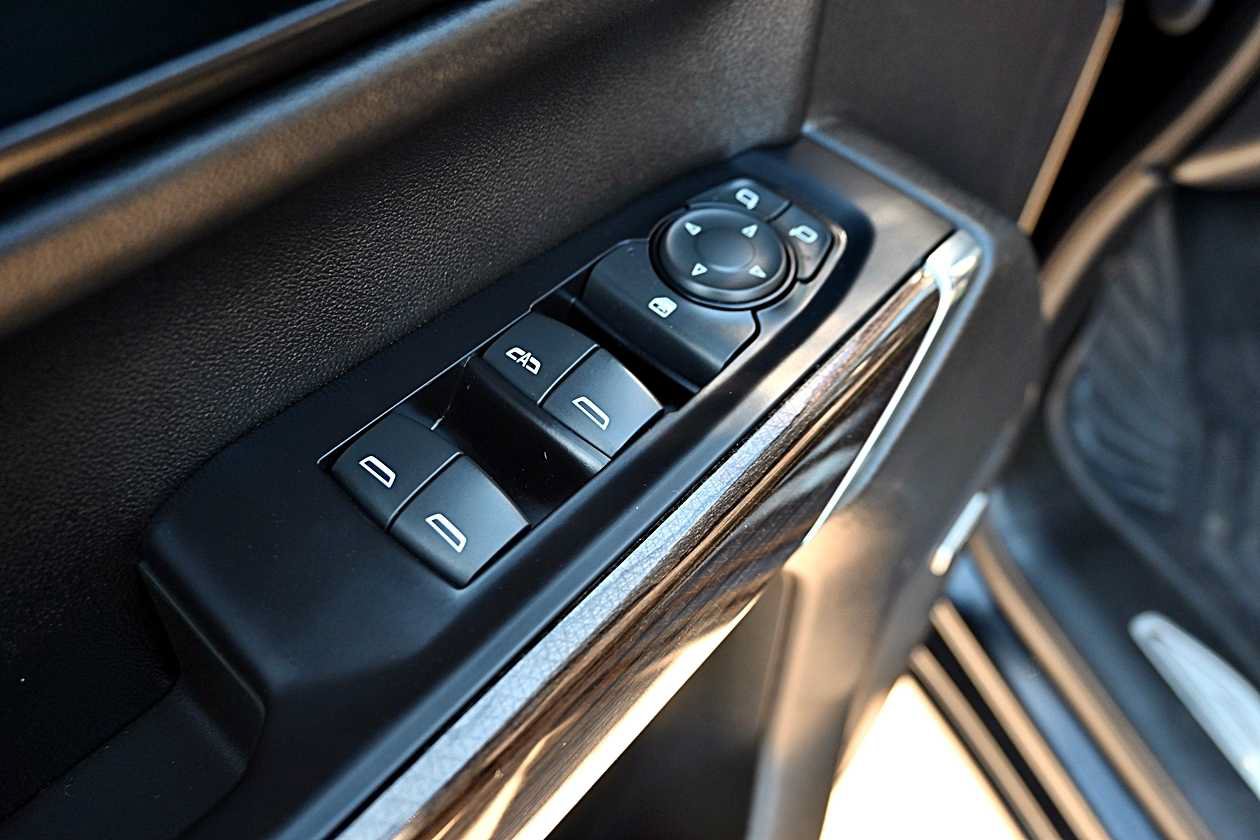 Used 2020 Chevrolet Silverado 1500 LT Trail Boss AWD/4WD image 17