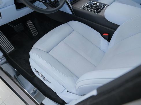 Used 2025 Rolls-Royce Cullinan AWD/4WD image 23