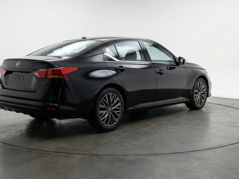 Used 2025 Nissan Altima 2.5 SV image 9