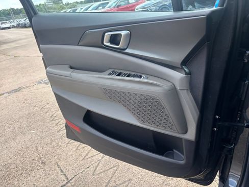 Used 2026 Kia Carnival FWD image 18