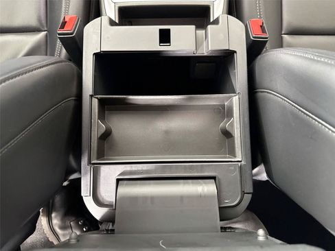 Used 2021 Ford Explorer XLT w/ Equipment Group 202A RWD image 29