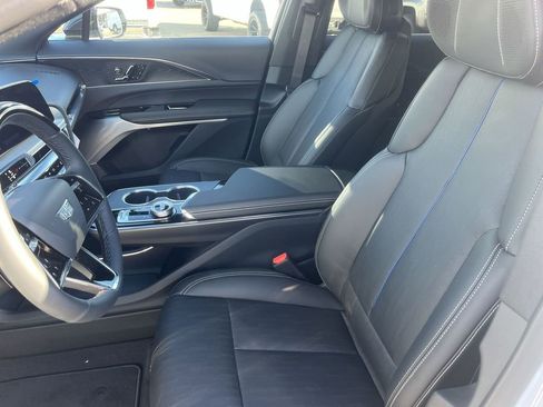 Used 2026 Cadillac Lyriq Premium Luxury image 11