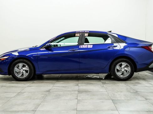 Used 2024 Hyundai Elantra SE FWD image 7