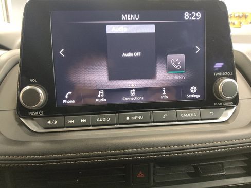 Used 2024 Nissan Rogue S FWD image 25