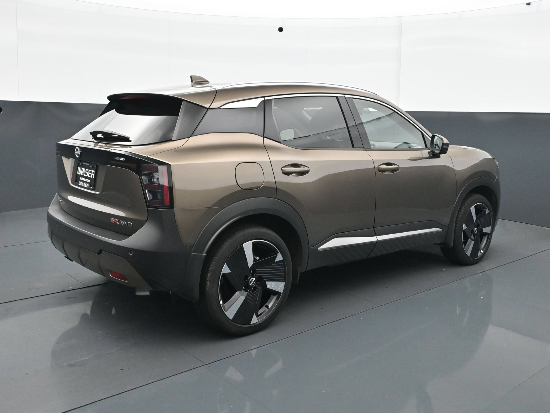 Used 2025 Nissan Kicks SR w/ SR Premium Package AWD/4WD image 7