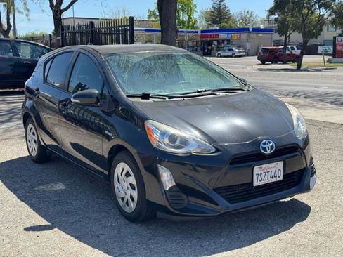 Used 2016 Toyota Prius C Two image 3