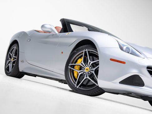 Used 2016 Ferrari California T image 53