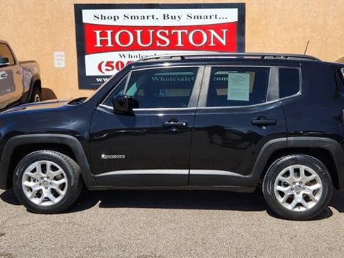 Used 2018 Jeep Renegade Latitude FWD image 1
