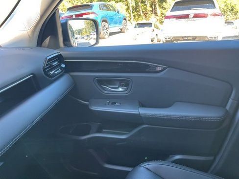 Used 2025 Honda Pilot EX-L image 31