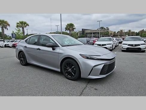 Used 2025 Toyota Camry LE FWD image 32