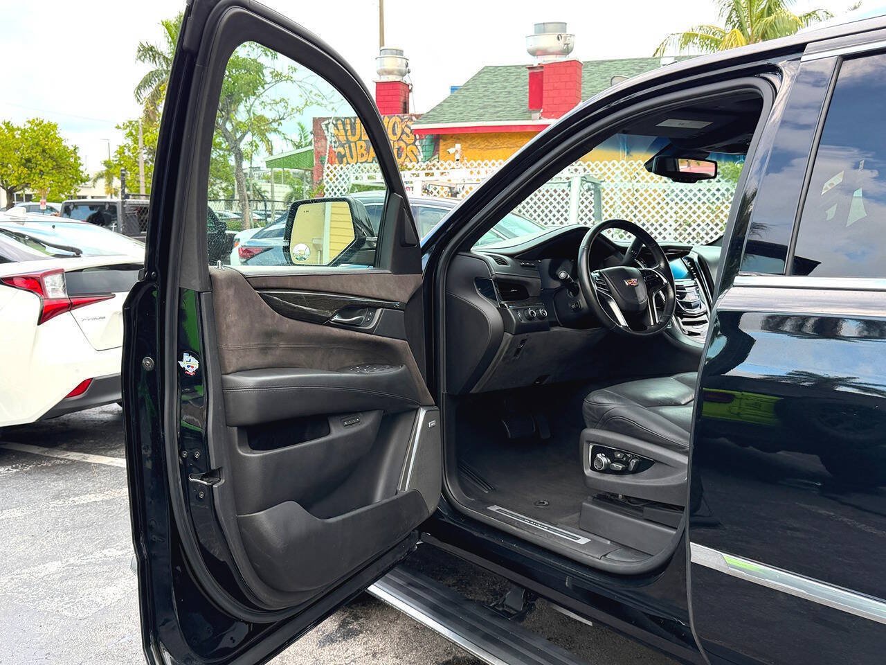Used 2016 Cadillac Escalade Platinum AWD/4WD image 18